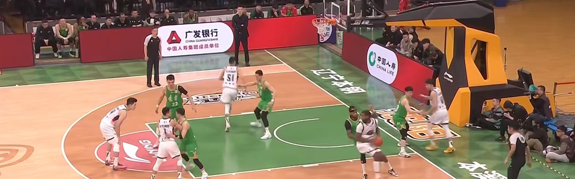 世界杯比赛视频-故地重游不留情！高诗岩末节12分，高速男篮84：79击败辽宁