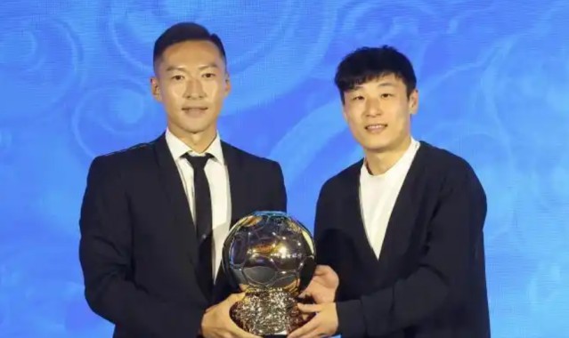 世界杯官方直播平台-韦世豪落选金球奖原因找到！37岁吴曦实至名归？