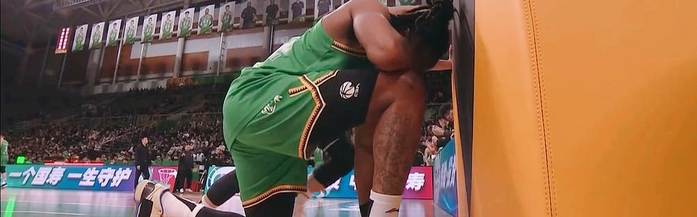 世界杯比赛视频-山东男篮硬气！硬杠裁判争议，险胜辽宁男篮，高诗岩末节霸气12分